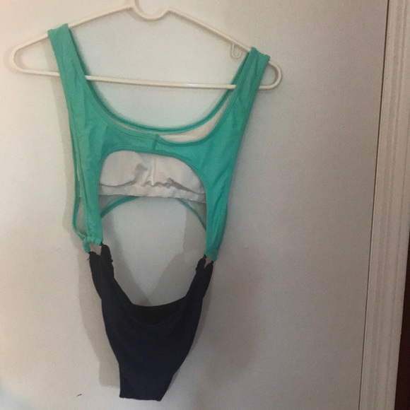One piece bathing suit with open midsection - Picture 2 of 4